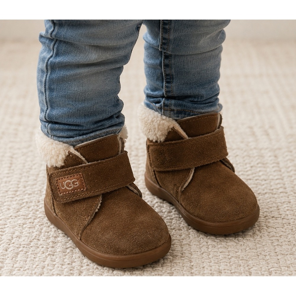 UGG Robbie Boot Toddler Kids Size 8 Chestnut Brown Suede Shearling granola kid